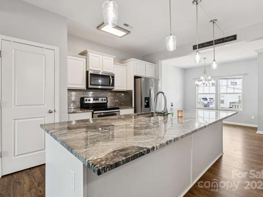 112 Davenport Drive, Statesville, NC 28677.  MLS# CAR4284695, YatesRealty ID 33091. 