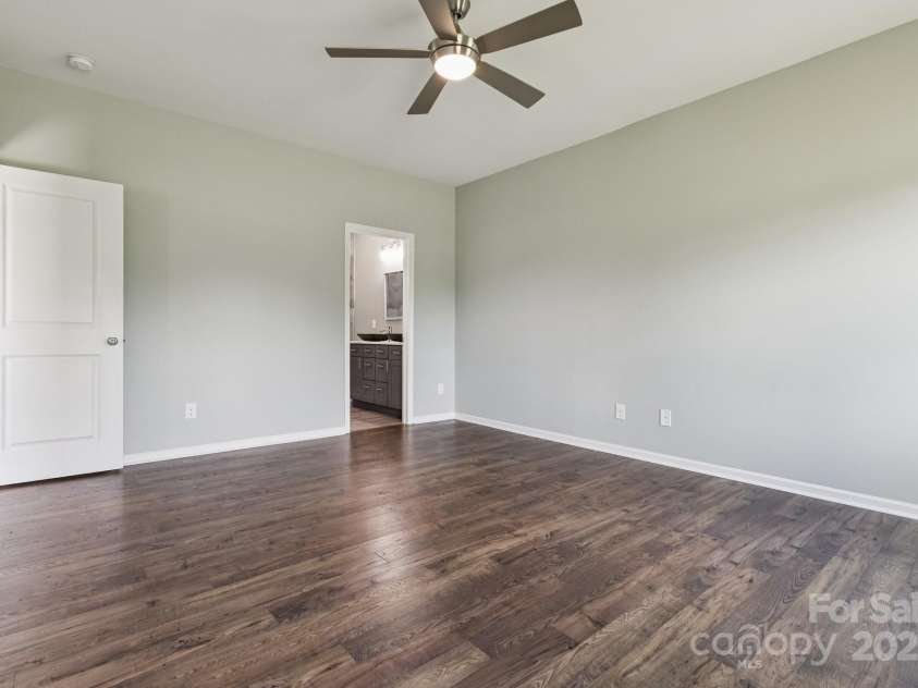 112 Davenport Drive, Statesville, NC 28677.  MLS# CAR4284695, YatesRealty ID 33091. 