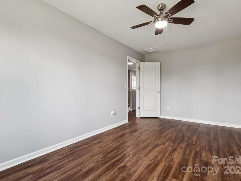 112 Davenport Drive, Statesville, NC 28677.  MLS# CAR4284695, YatesRealty ID 33091. 