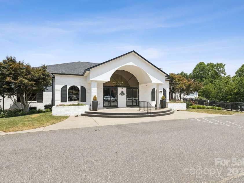 112 Davenport Drive, Statesville, NC 28677.  MLS# CAR4284695, YatesRealty ID 33091. 