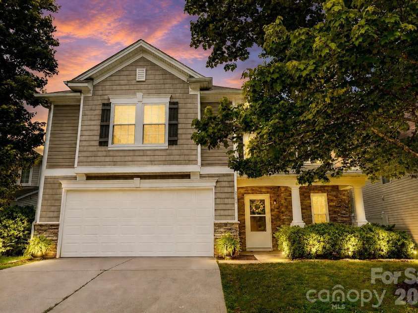 2717 Markham Woods Court, Charlotte, NC 28214.  MLS# CAR4395934, YatesRealty ID 33092. 