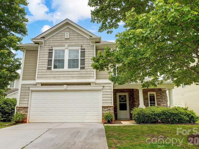 2717 Markham Woods Court, Charlotte, NC 28214.  MLS# CAR4395934, YatesRealty ID 33092. 