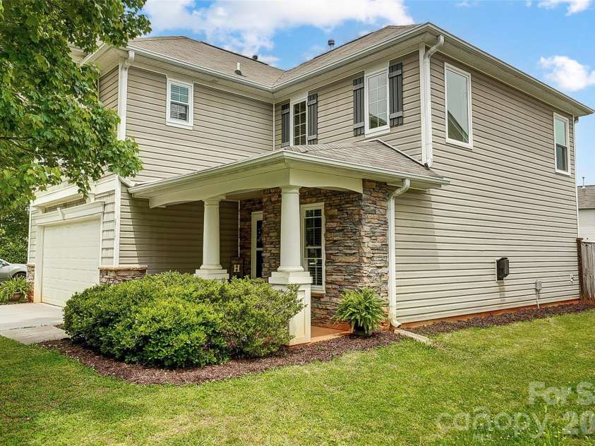 2717 Markham Woods Court, Charlotte, NC 28214.  MLS# CAR4395934, YatesRealty ID 33092. 
