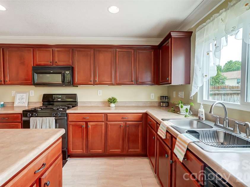2717 Markham Woods Court, Charlotte, NC 28214.  MLS# CAR4395934, YatesRealty ID 33092. 