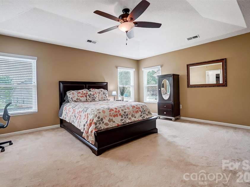 2717 Markham Woods Court, Charlotte, NC 28214.  MLS# CAR4395934, YatesRealty ID 33092. 