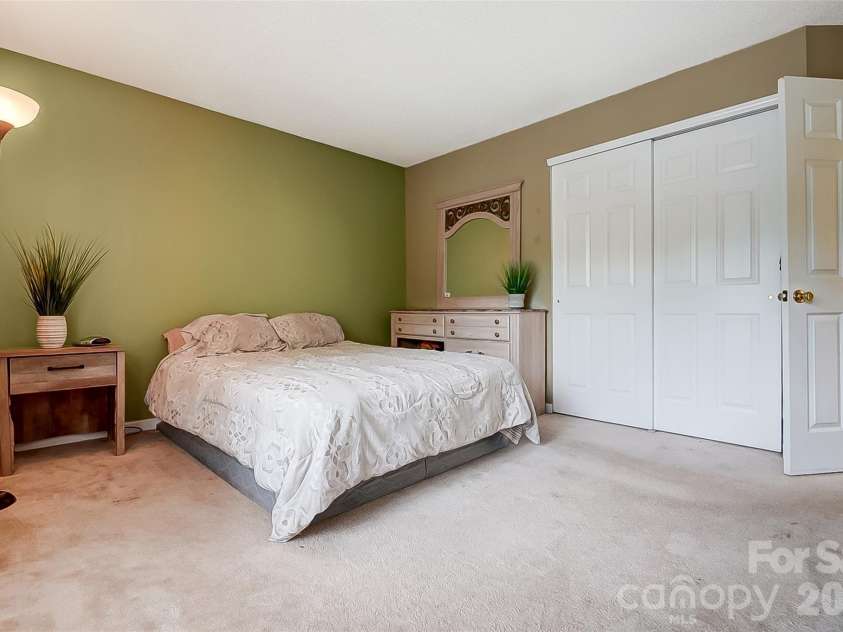 2717 Markham Woods Court, Charlotte, NC 28214.  MLS# CAR4395934, YatesRealty ID 33092. 