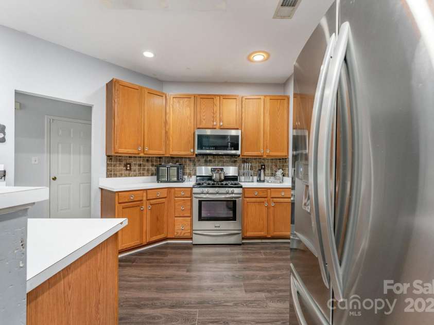11424 Glenstone Court, Charlotte, NC 28269.  MLS# CAR4280382, YatesRealty ID 33093. 