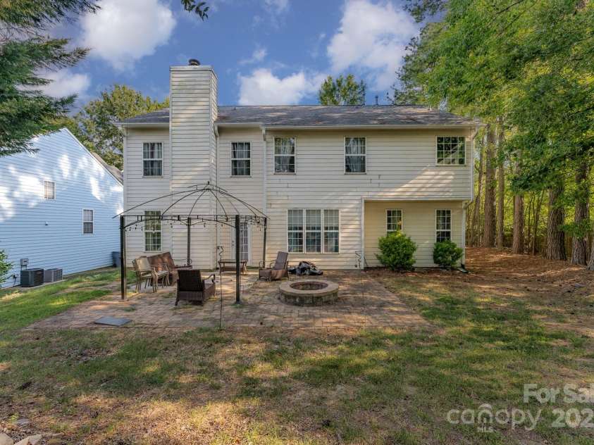 11424 Glenstone Court, Charlotte, NC 28269.  MLS# CAR4280382, YatesRealty ID 33093. 
