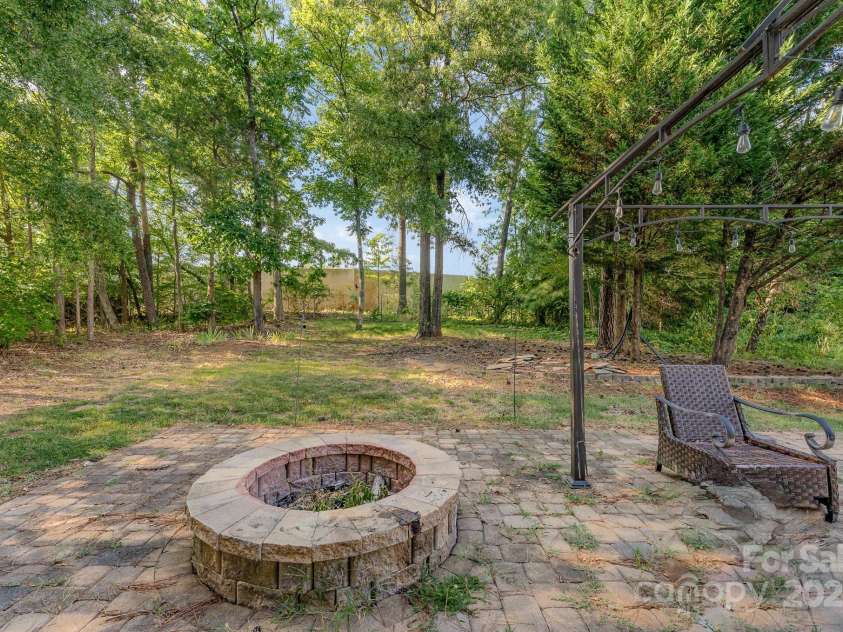 11424 Glenstone Court, Charlotte, NC 28269.  MLS# CAR4280382, YatesRealty ID 33093. 