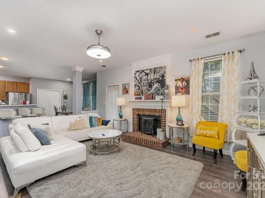 11424 Glenstone Court, Charlotte, NC 28269.  MLS# CAR4280382, YatesRealty ID 33093. 