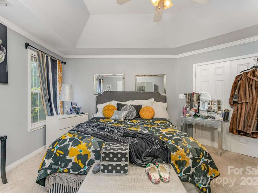 11424 Glenstone Court, Charlotte, NC 28269.  MLS# CAR4280382, YatesRealty ID 33093. 