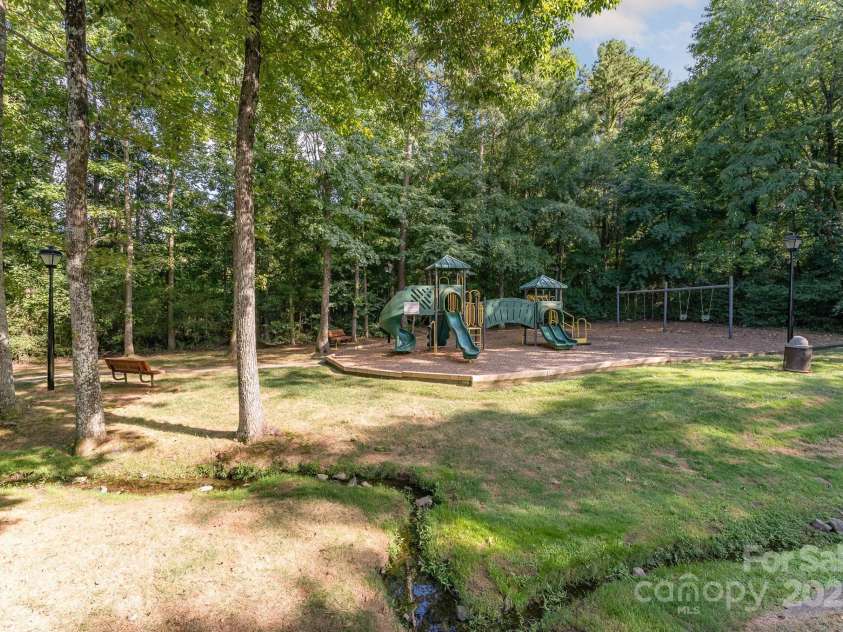 11424 Glenstone Court, Charlotte, NC 28269.  MLS# CAR4280382, YatesRealty ID 33093. 