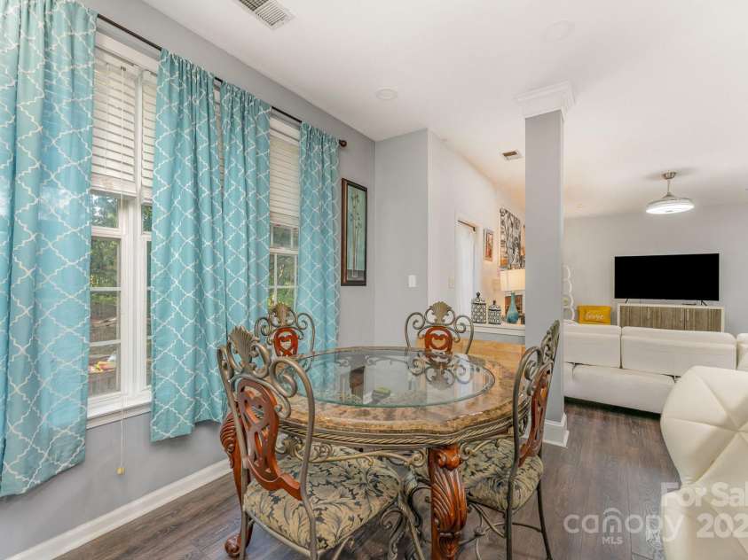 11424 Glenstone Court, Charlotte, NC 28269.  MLS# CAR4280382, YatesRealty ID 33093. 