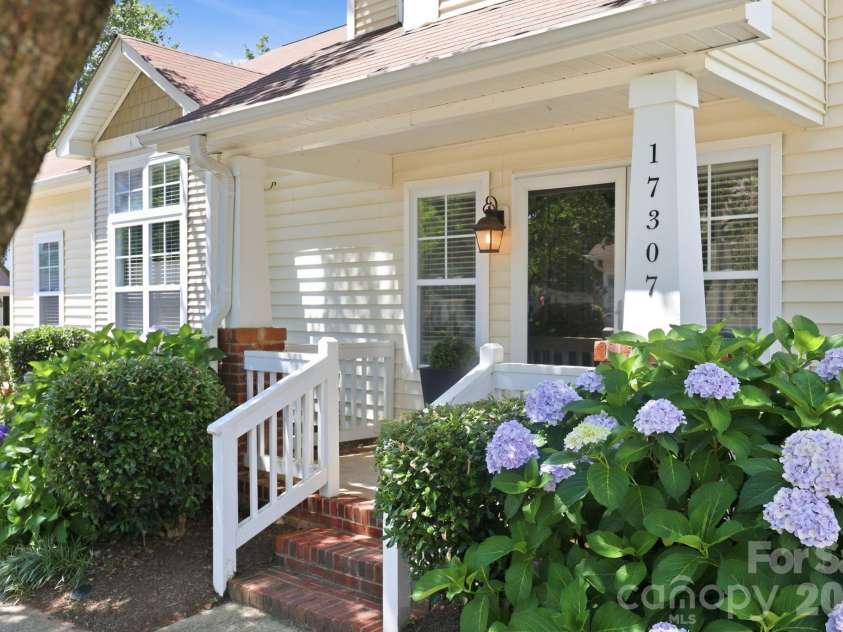 17307 Villanova Road, Huntersville, NC 28078.  MLS# CAR4397215, YatesRealty ID 33094. 