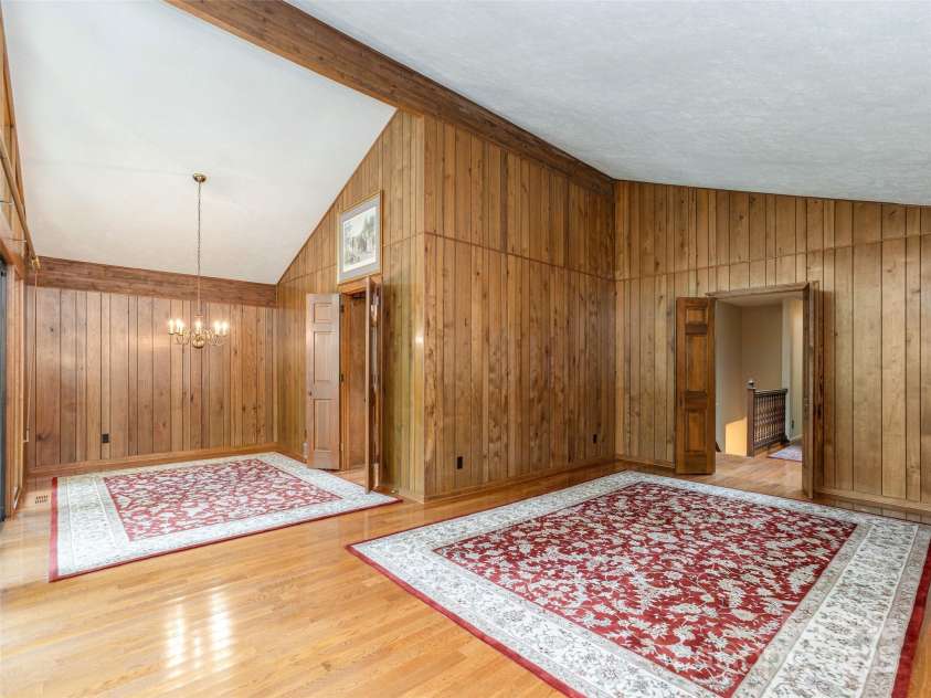 25 Iroquois Drive, Hendersonville, NC 28791.  MLS# CAR4292105, YatesRealty ID 33095. 