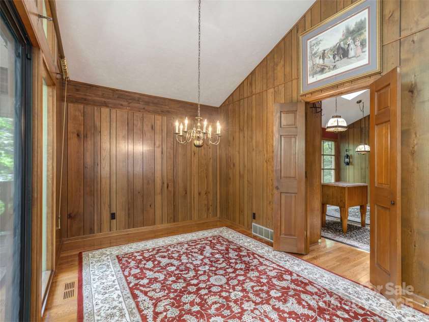 25 Iroquois Drive, Hendersonville, NC 28791.  MLS# CAR4292105, YatesRealty ID 33095. 