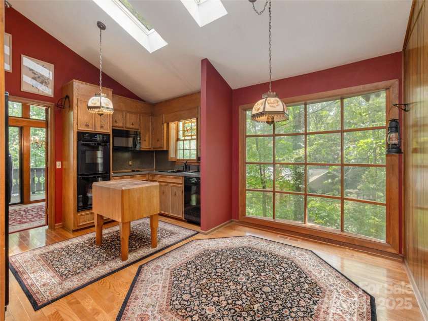 25 Iroquois Drive, Hendersonville, NC 28791.  MLS# CAR4292105, YatesRealty ID 33095. 