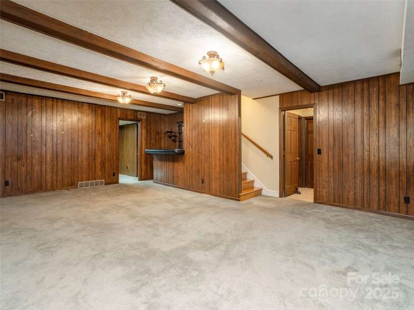 25 Iroquois Drive, Hendersonville, NC 28791.  MLS# CAR4292105, YatesRealty ID 33095. 