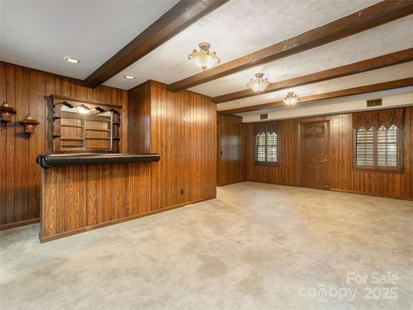 25 Iroquois Drive, Hendersonville, NC 28791.  MLS# CAR4292105, YatesRealty ID 33095. 