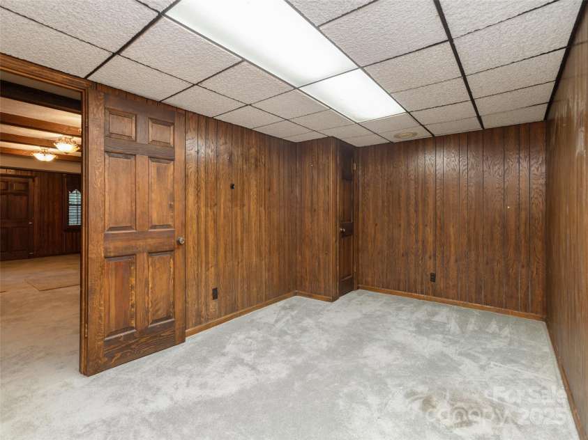 25 Iroquois Drive, Hendersonville, NC 28791.  MLS# CAR4292105, YatesRealty ID 33095. 