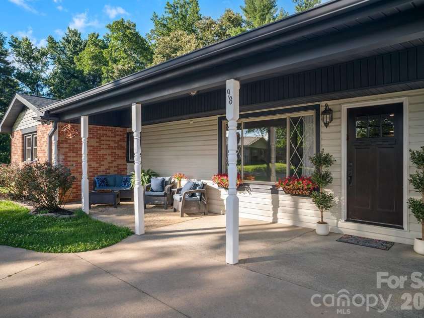 98 Pinecrest Lane, Hendersonville, NC 28739.  MLS# CAR4396564, YatesRealty ID 33095. 