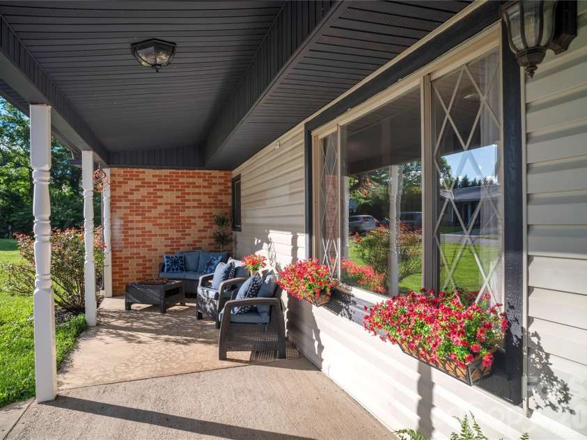 98 Pinecrest Lane, Hendersonville, NC 28739.  MLS# CAR4396564, YatesRealty ID 33095. 