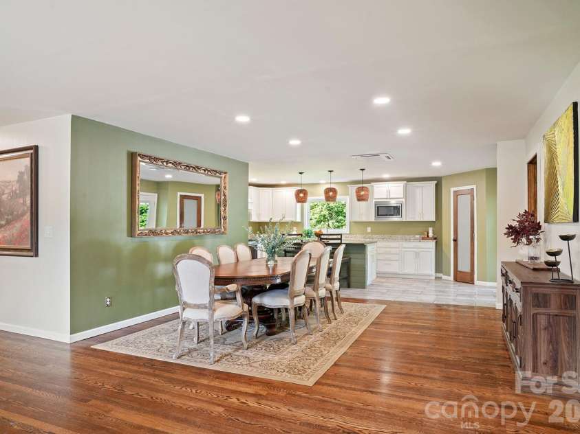 98 Pinecrest Lane, Hendersonville, NC 28739.  MLS# CAR4396564, YatesRealty ID 33095. 