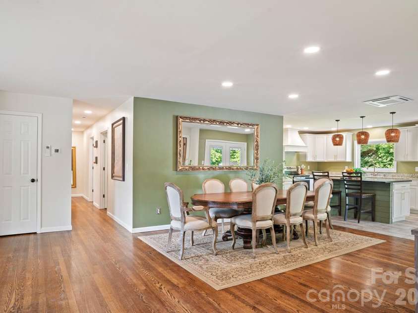 98 Pinecrest Lane, Hendersonville, NC 28739.  MLS# CAR4396564, YatesRealty ID 33095. 