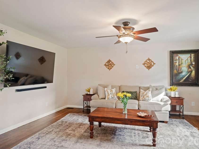 98 Pinecrest Lane, Hendersonville, NC 28739.  MLS# CAR4396564, YatesRealty ID 33095. 