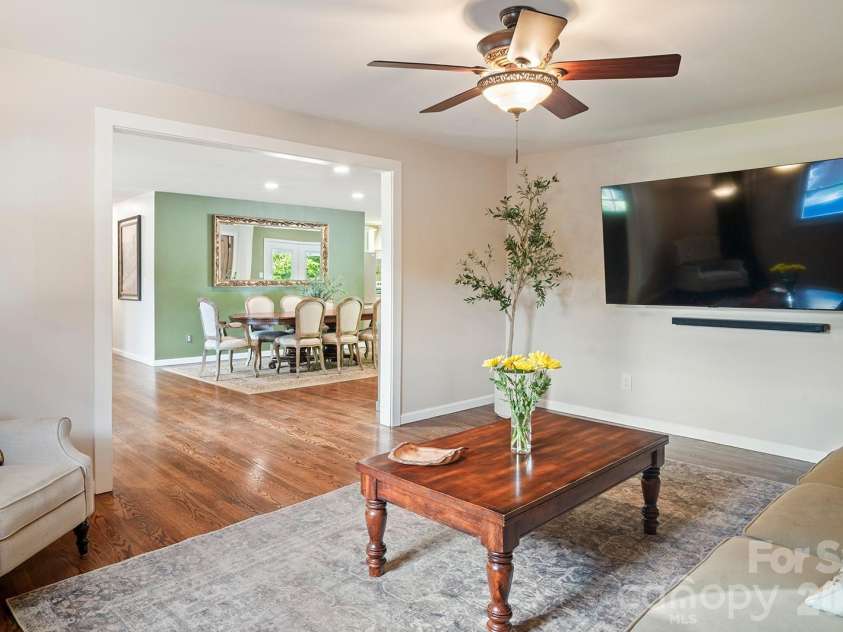 98 Pinecrest Lane, Hendersonville, NC 28739.  MLS# CAR4396564, YatesRealty ID 33095. 