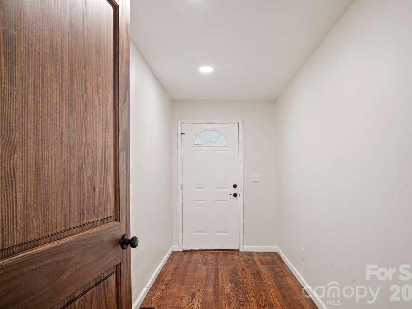 98 Pinecrest Lane, Hendersonville, NC 28739.  MLS# CAR4396564, YatesRealty ID 33095. 