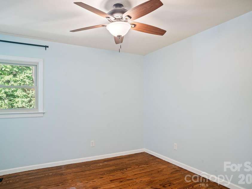 98 Pinecrest Lane, Hendersonville, NC 28739.  MLS# CAR4396564, YatesRealty ID 33095. 