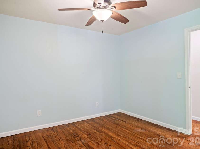 98 Pinecrest Lane, Hendersonville, NC 28739.  MLS# CAR4396564, YatesRealty ID 33095. 