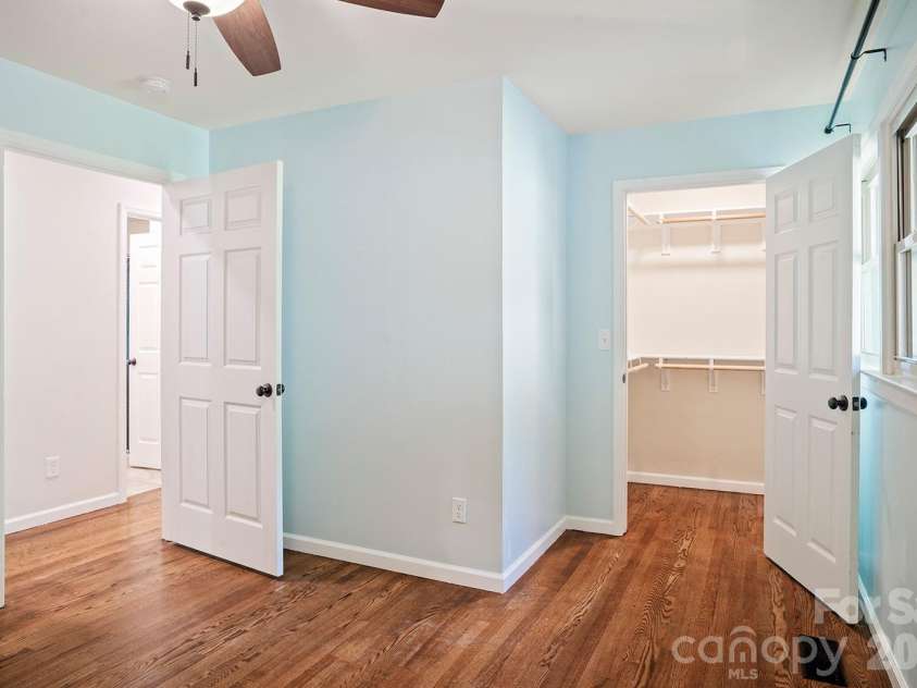 98 Pinecrest Lane, Hendersonville, NC 28739.  MLS# CAR4396564, YatesRealty ID 33095. 