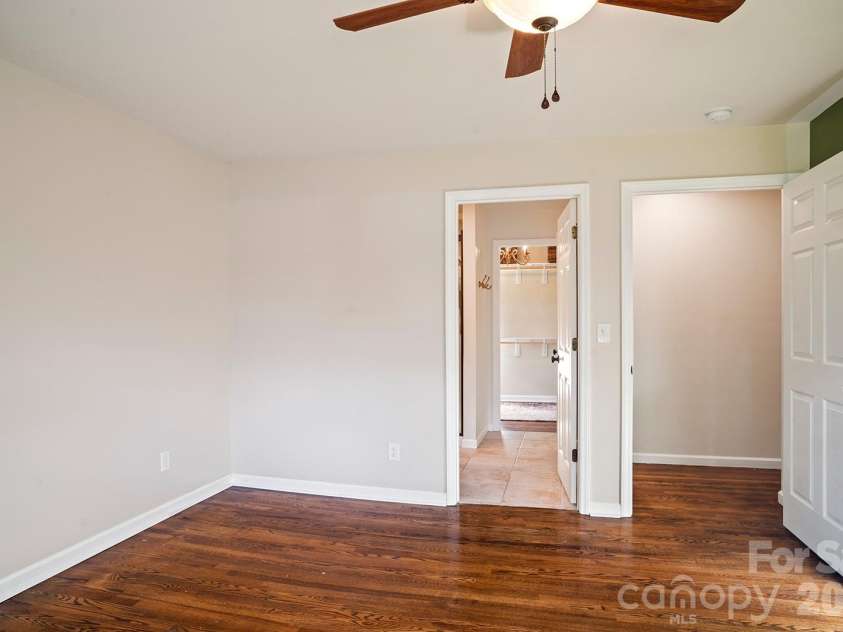 98 Pinecrest Lane, Hendersonville, NC 28739.  MLS# CAR4396564, YatesRealty ID 33095. 