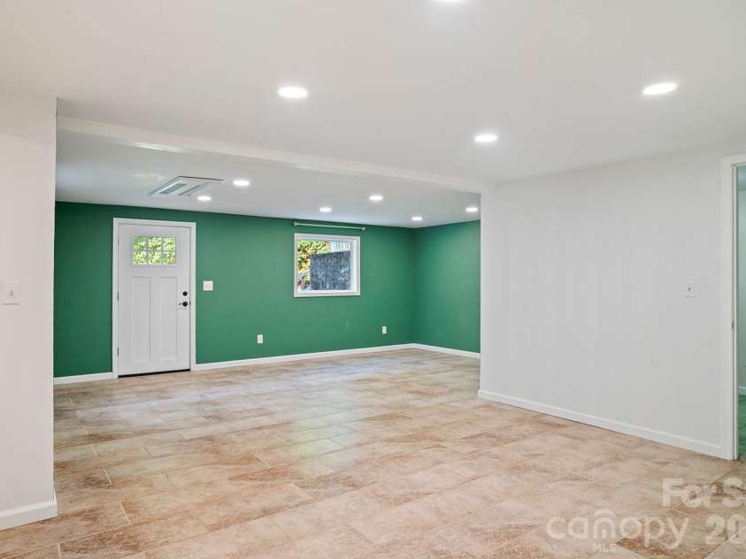 98 Pinecrest Lane, Hendersonville, NC 28739.  MLS# CAR4396564, YatesRealty ID 33095. 