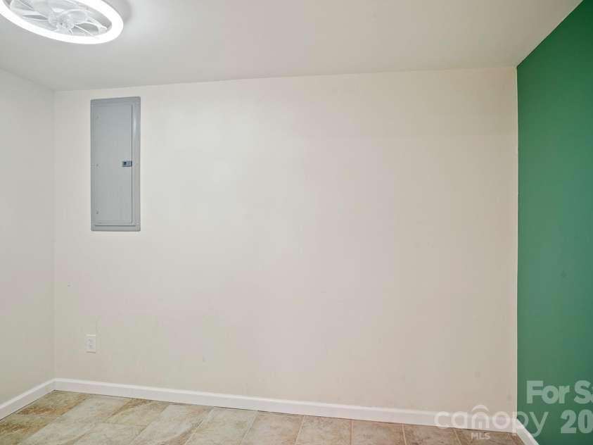 98 Pinecrest Lane, Hendersonville, NC 28739.  MLS# CAR4396564, YatesRealty ID 33095. 