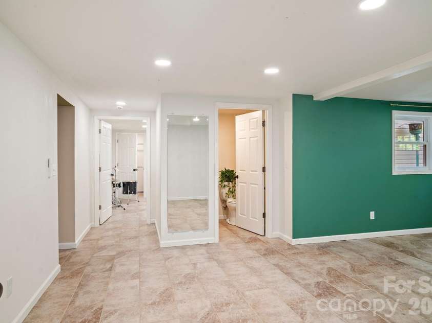 98 Pinecrest Lane, Hendersonville, NC 28739.  MLS# CAR4396564, YatesRealty ID 33095. 