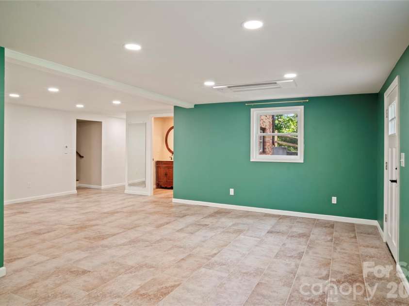 98 Pinecrest Lane, Hendersonville, NC 28739.  MLS# CAR4396564, YatesRealty ID 33095. 