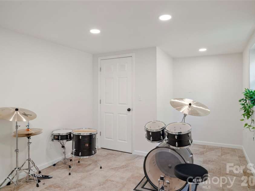 98 Pinecrest Lane, Hendersonville, NC 28739.  MLS# CAR4396564, YatesRealty ID 33095. 