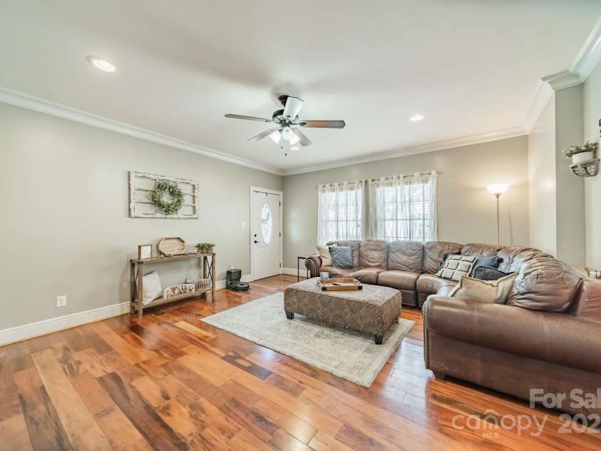 448 17th Street, Cramerton, NC 28032.  MLS# CAR4282724, YatesRealty ID 33096. 