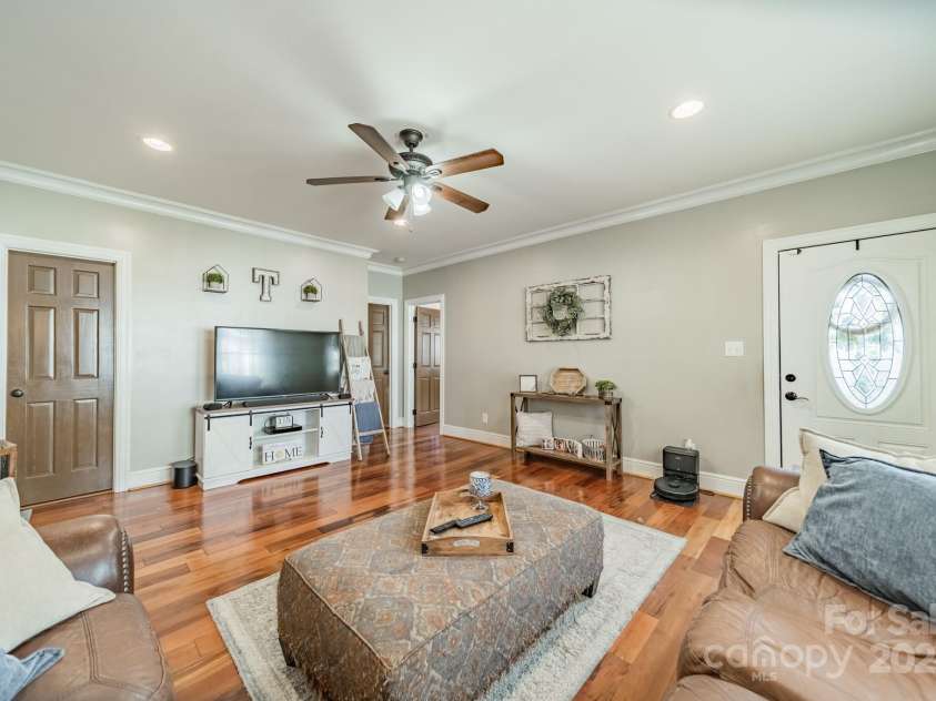 448 17th Street, Cramerton, NC 28032.  MLS# CAR4282724, YatesRealty ID 33096. 