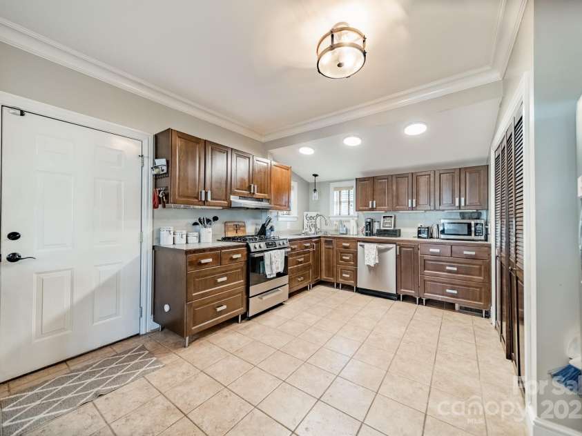 448 17th Street, Cramerton, NC 28032.  MLS# CAR4282724, YatesRealty ID 33096. 