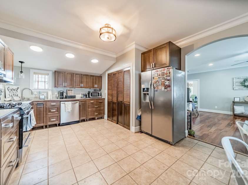 448 17th Street, Cramerton, NC 28032.  MLS# CAR4282724, YatesRealty ID 33096. 