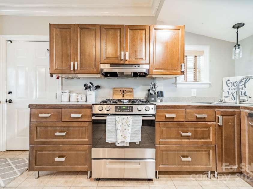 448 17th Street, Cramerton, NC 28032.  MLS# CAR4282724, YatesRealty ID 33096. 