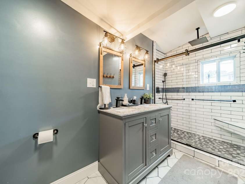 448 17th Street, Cramerton, NC 28032.  MLS# CAR4282724, YatesRealty ID 33096. 