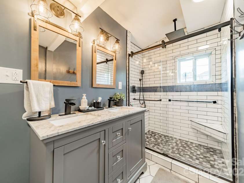 448 17th Street, Cramerton, NC 28032.  MLS# CAR4282724, YatesRealty ID 33096. 