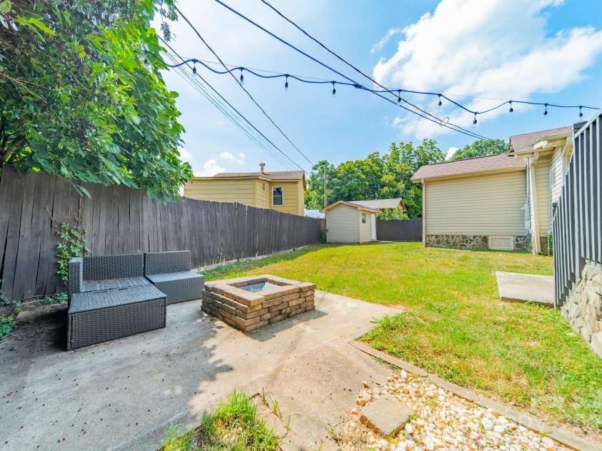 448 17th Street, Cramerton, NC 28032.  MLS# CAR4282724, YatesRealty ID 33096. 