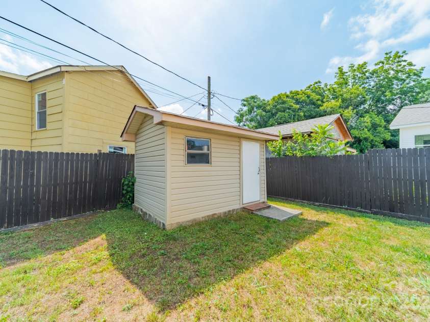 448 17th Street, Cramerton, NC 28032.  MLS# CAR4282724, YatesRealty ID 33096. 