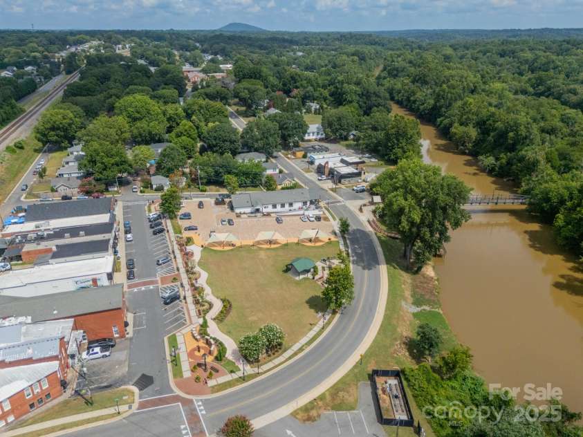 448 17th Street, Cramerton, NC 28032.  MLS# CAR4282724, YatesRealty ID 33096. 